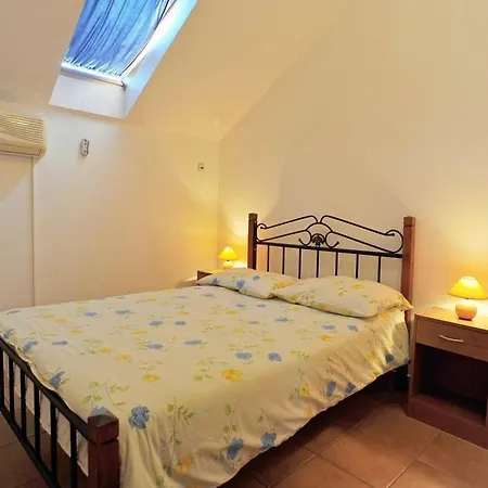 Apartment 16097b Sutivan