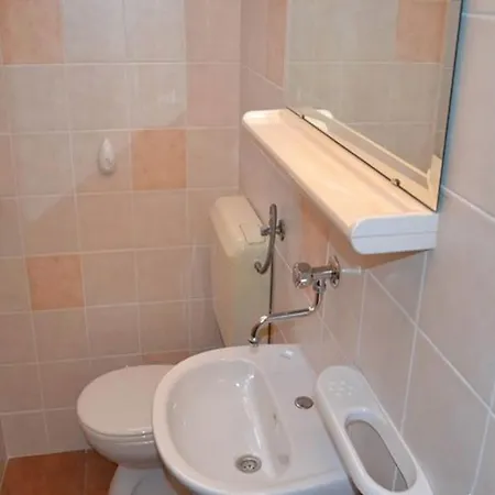 16097b Apartment *