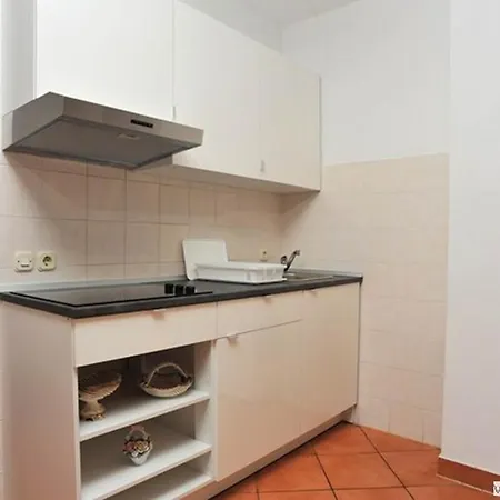 Apartment 16097b Sutivan