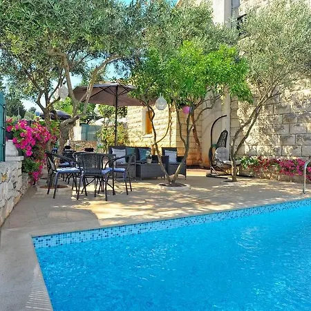 16097b Apartment *